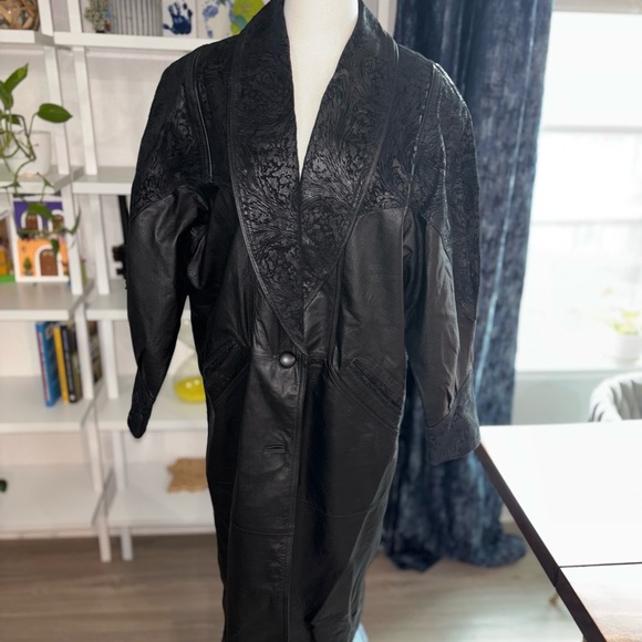 Elegant Black Leather Coat‎ - Picture 1 of 11
